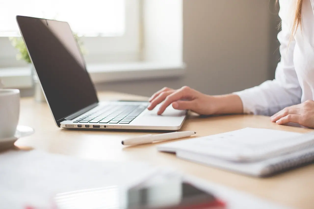 ufficio pay per use coworking flessibile lipomo